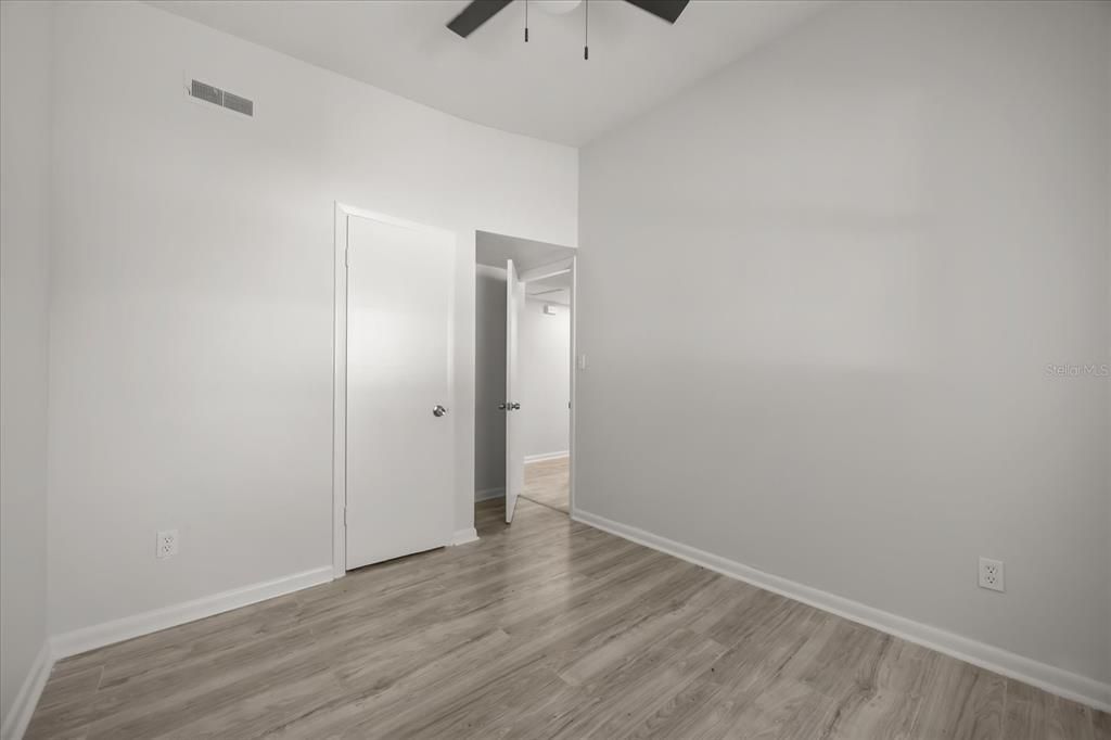 待售: $425,000 (4 贝兹, 2 浴室, 1627 平方英尺)