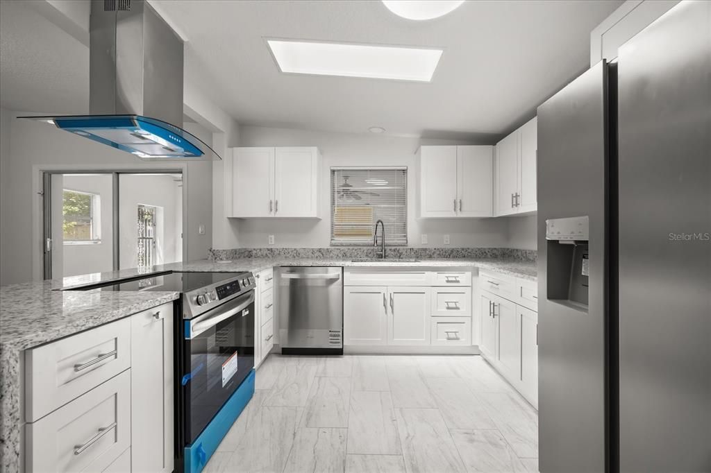 待售: $425,000 (4 贝兹, 2 浴室, 1627 平方英尺)