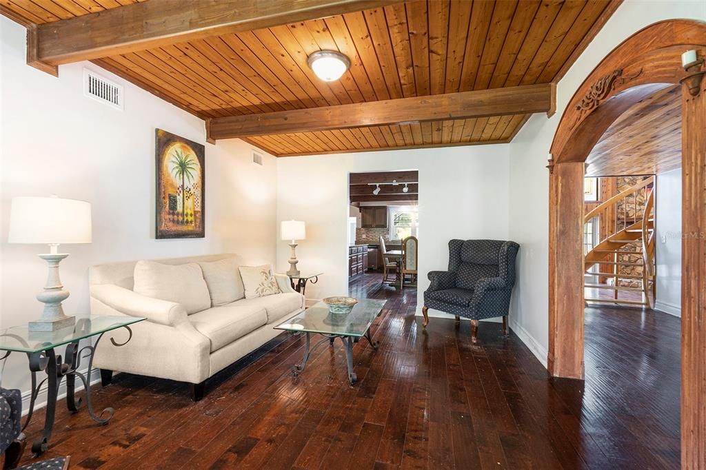 На продажу: $675,000 (5 спален, 3 ванн, 3150 Квадратных фут)