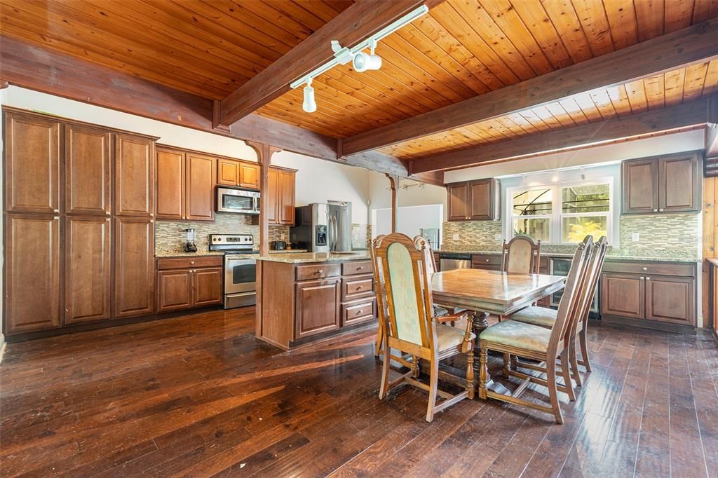 На продажу: $675,000 (5 спален, 3 ванн, 3150 Квадратных фут)