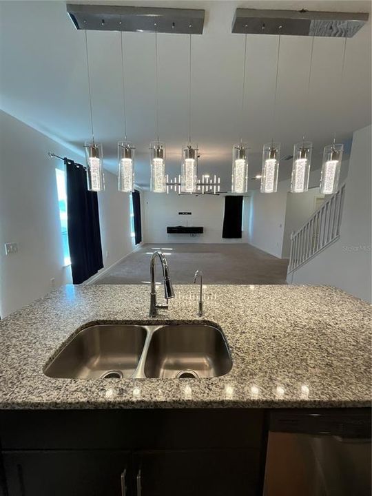 出租: $2,700 (5 贝兹, 3 浴室, 2656 平方英尺)