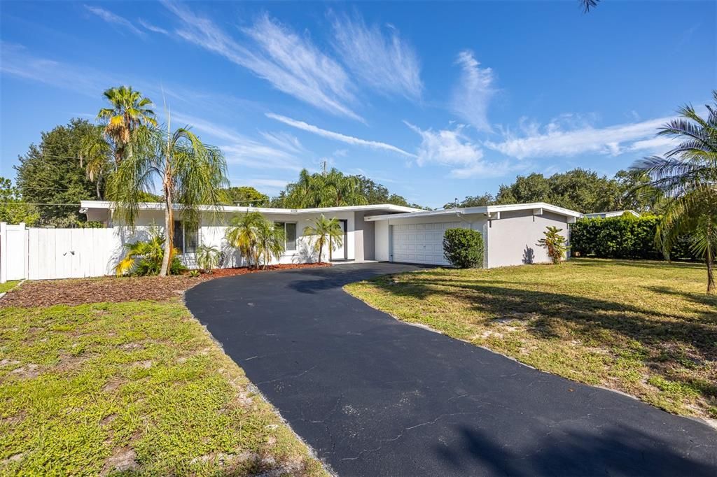 For Sale: $545,000 (3 beds, 2 baths, 1798 Square Feet)