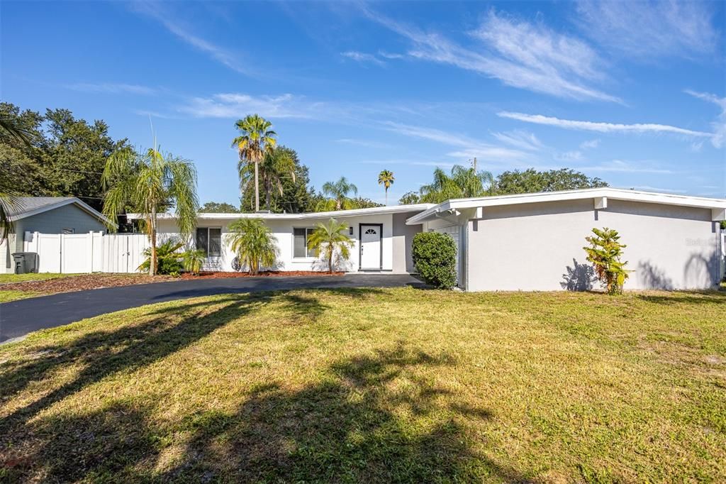 For Sale: $545,000 (3 beds, 2 baths, 1798 Square Feet)