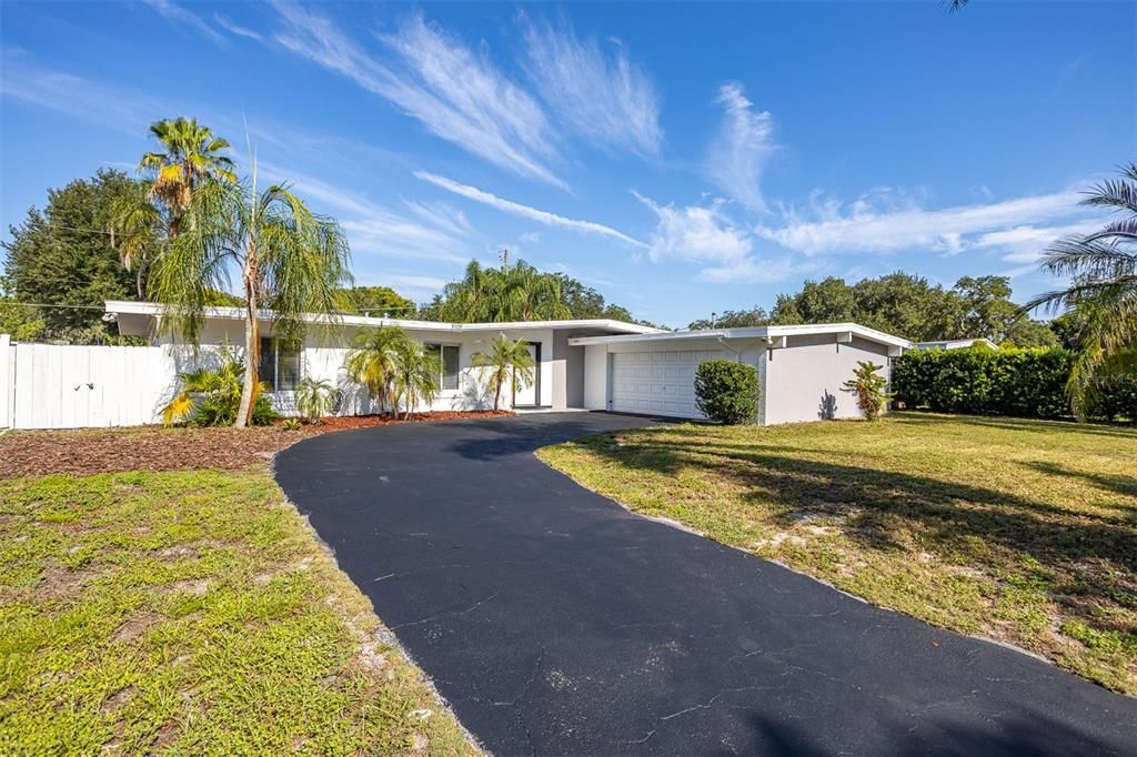 For Sale: $545,000 (3 beds, 2 baths, 1798 Square Feet)