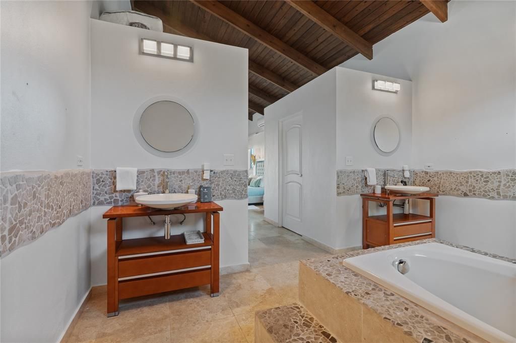 На продажу: $6,200,000 (3 спален, 3 ванн, 3511 Квадратных фут)