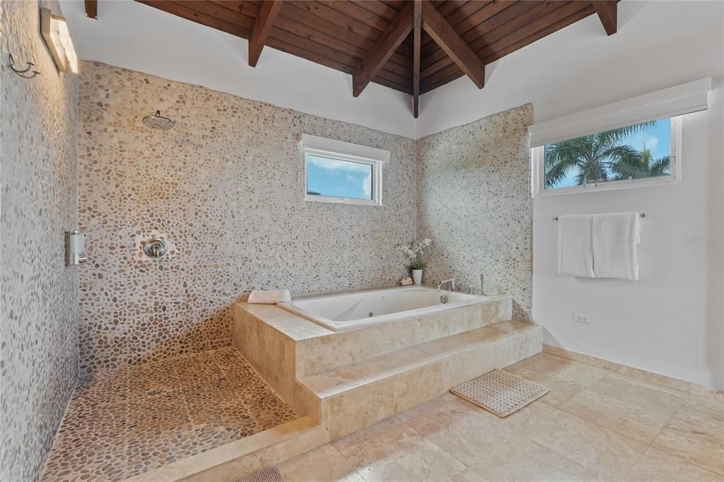 На продажу: $6,200,000 (3 спален, 3 ванн, 3511 Квадратных фут)