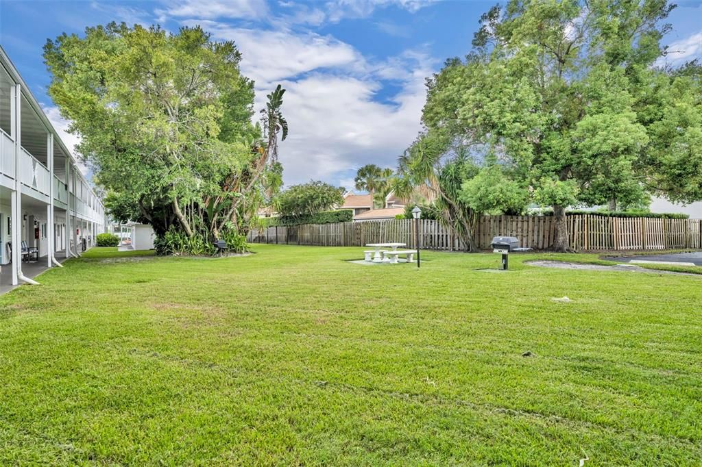 For Sale: $165,000 (1 beds, 1 baths, 644 Square Feet)