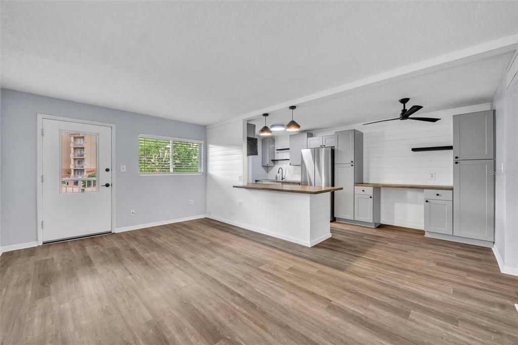 For Sale: $165,000 (1 beds, 1 baths, 644 Square Feet)