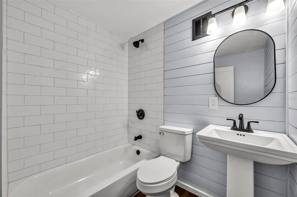 For Sale: $165,000 (1 beds, 1 baths, 644 Square Feet)