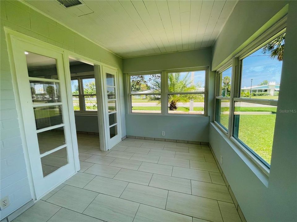 Activo con contrato: $329,000 (4 camas, 2 baños, 2152 Pies cuadrados)