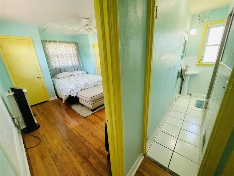 Activo con contrato: $329,000 (4 camas, 2 baños, 2152 Pies cuadrados)