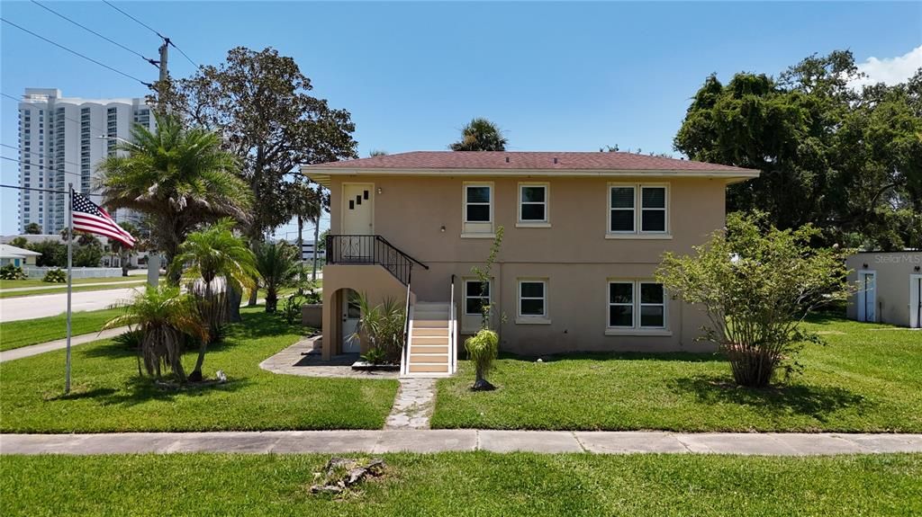 Activo con contrato: $329,000 (4 camas, 2 baños, 2152 Pies cuadrados)