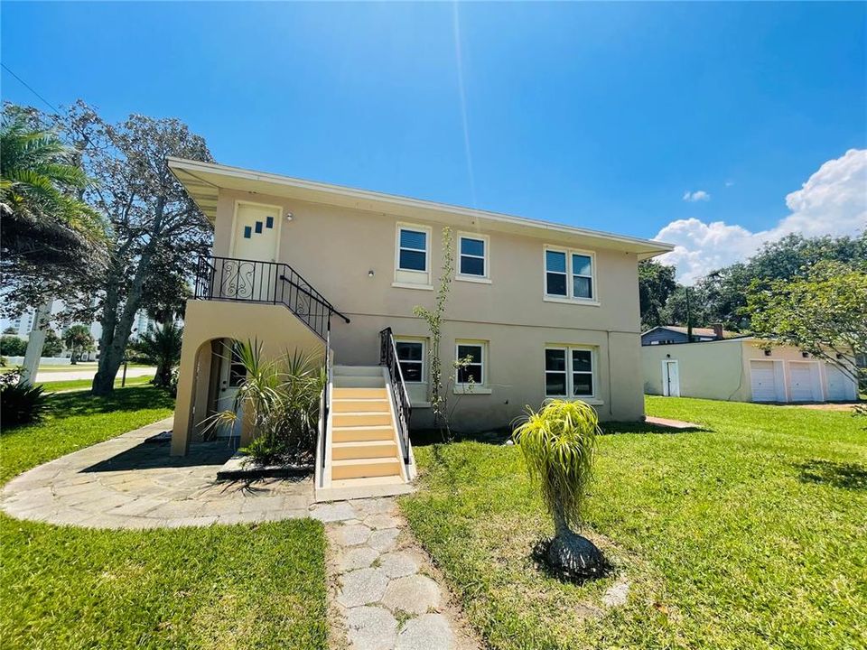 Activo con contrato: $329,000 (4 camas, 2 baños, 2152 Pies cuadrados)