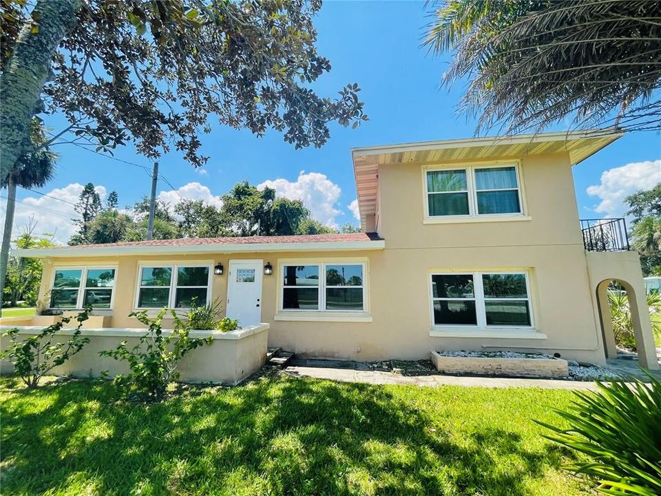 Activo con contrato: $329,000 (4 camas, 2 baños, 2152 Pies cuadrados)