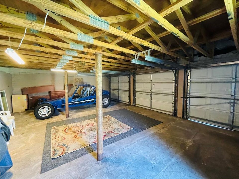 Activo con contrato: $329,000 (4 camas, 2 baños, 2152 Pies cuadrados)