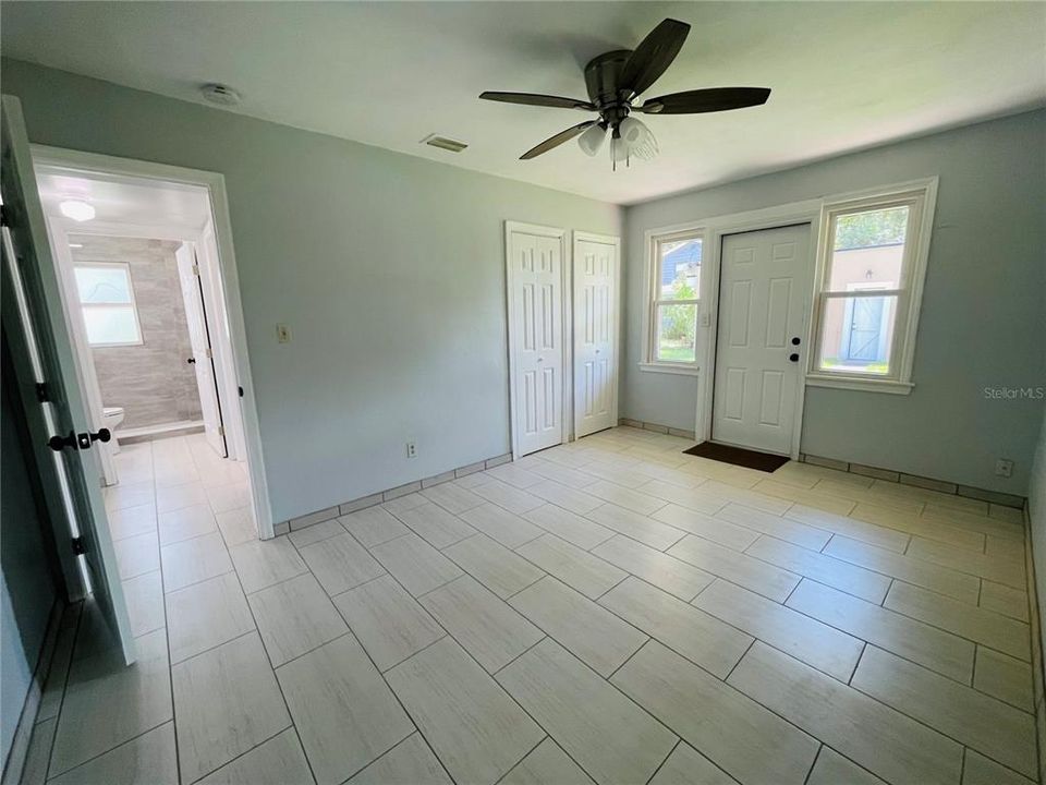 Activo con contrato: $329,000 (4 camas, 2 baños, 2152 Pies cuadrados)