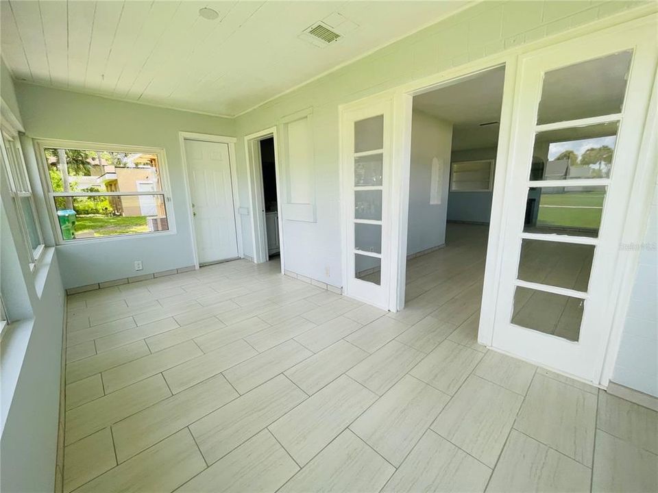 Activo con contrato: $329,000 (4 camas, 2 baños, 2152 Pies cuadrados)