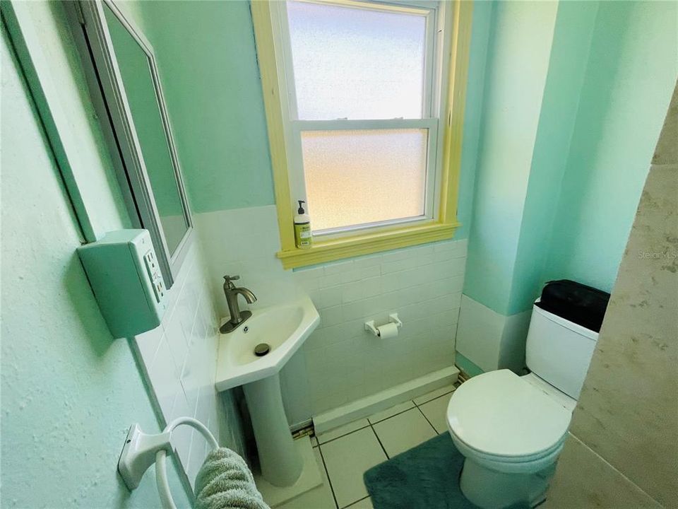 Activo con contrato: $329,000 (4 camas, 2 baños, 2152 Pies cuadrados)