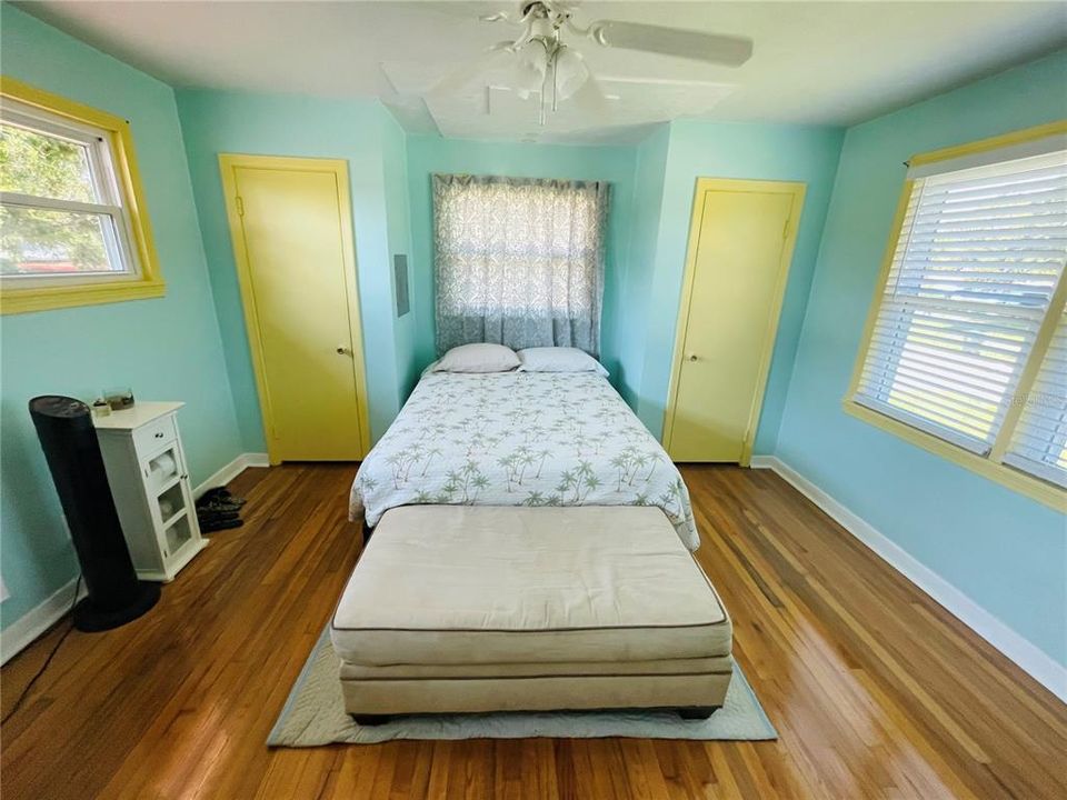 Activo con contrato: $329,000 (4 camas, 2 baños, 2152 Pies cuadrados)