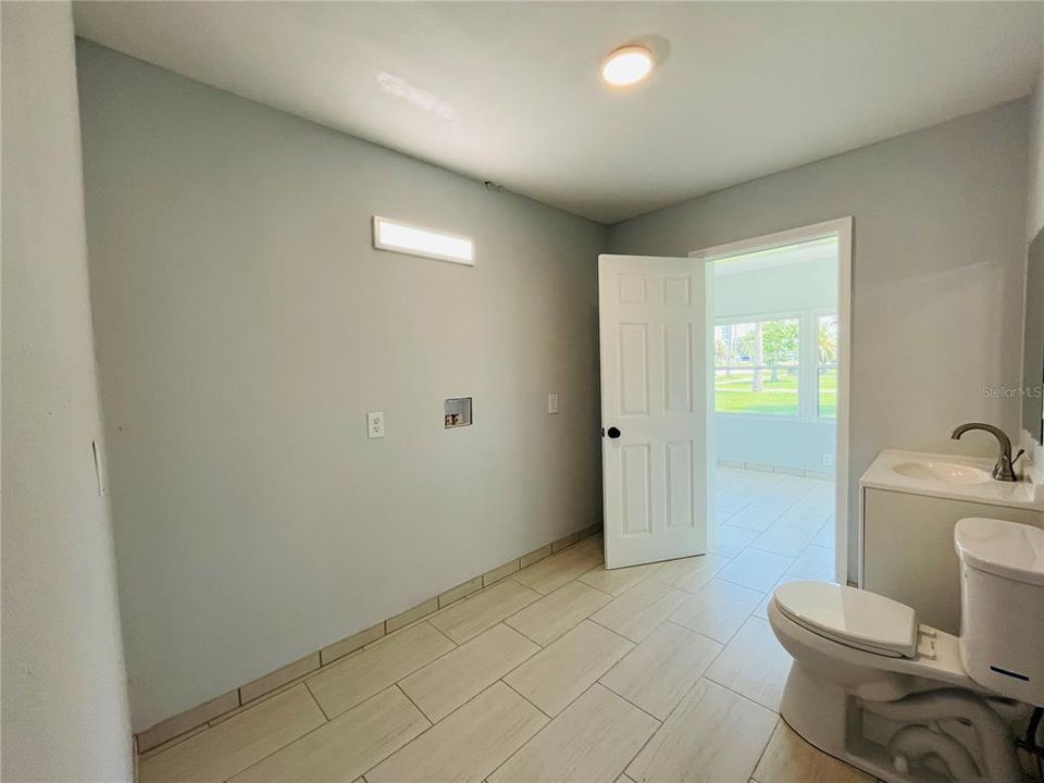 Activo con contrato: $329,000 (4 camas, 2 baños, 2152 Pies cuadrados)