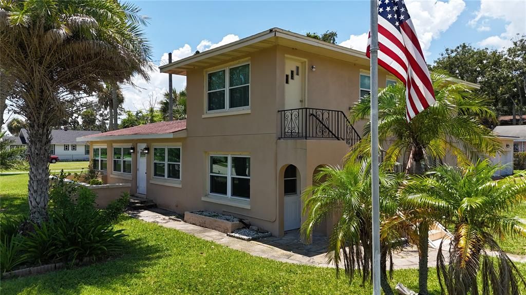 Activo con contrato: $329,000 (4 camas, 2 baños, 2152 Pies cuadrados)