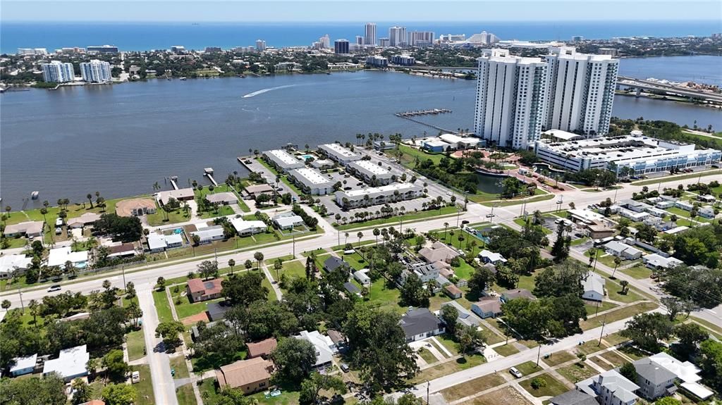 Activo con contrato: $329,000 (4 camas, 2 baños, 2152 Pies cuadrados)