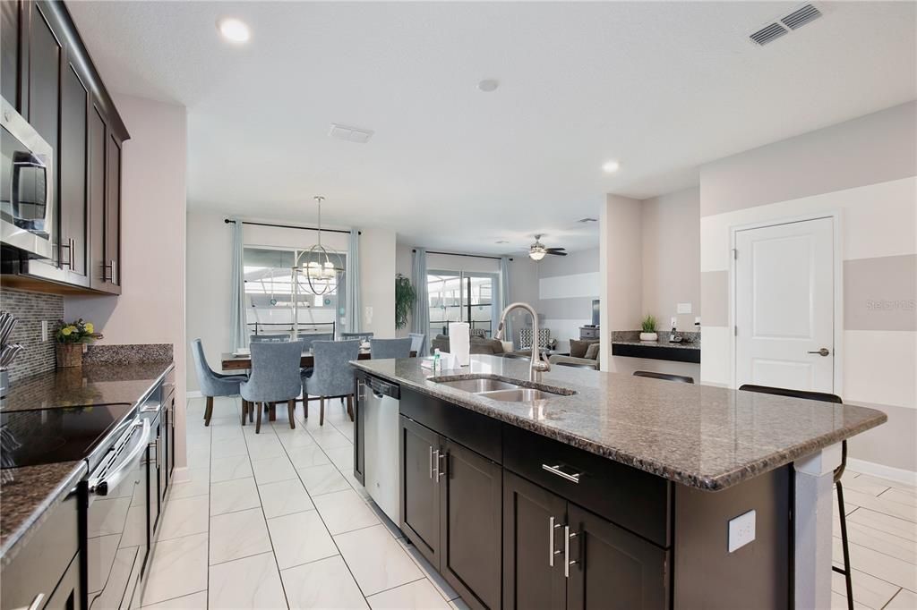 Active With Contract: $625,000 (6 beds, 5 baths, 3291 Square Feet)