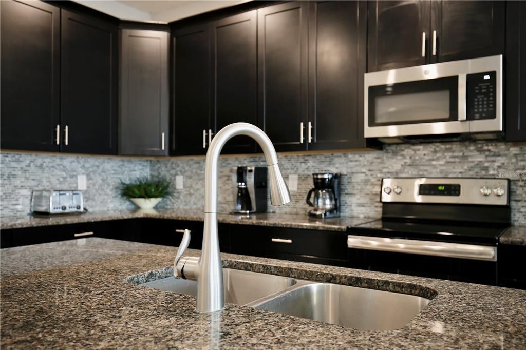 Active With Contract: $625,000 (6 beds, 5 baths, 3291 Square Feet)