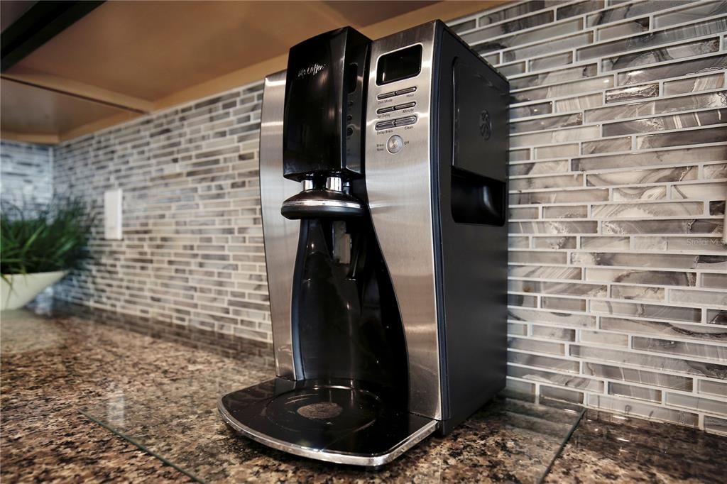 Active With Contract: $625,000 (6 beds, 5 baths, 3291 Square Feet)