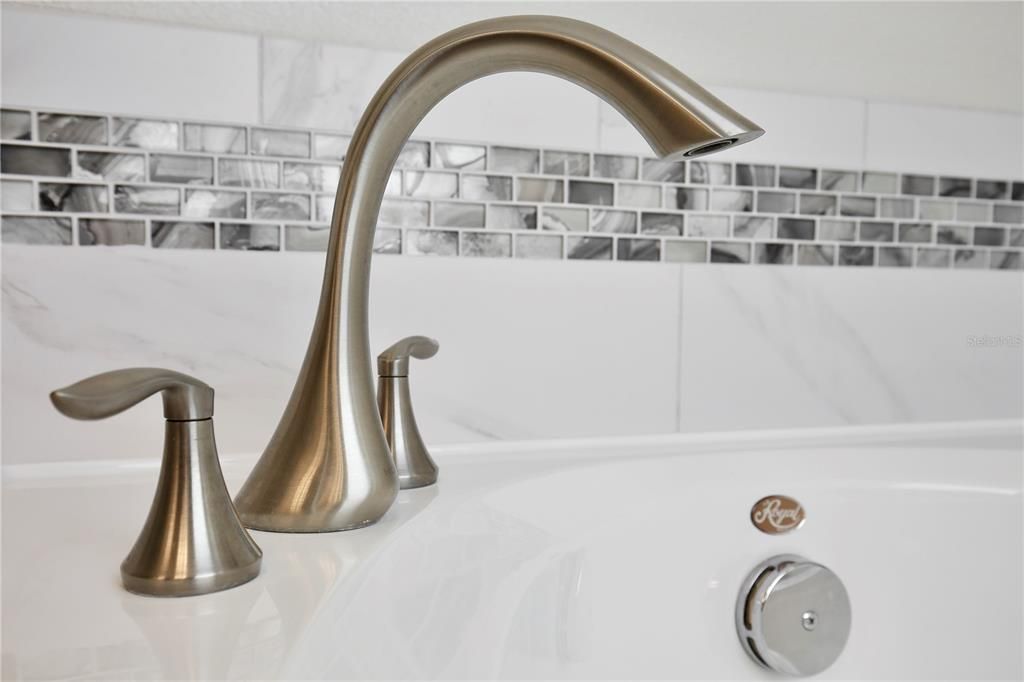 Active With Contract: $625,000 (6 beds, 5 baths, 3291 Square Feet)