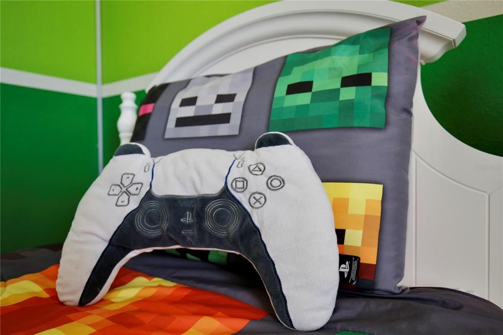 Active With Contract: $625,000 (6 beds, 5 baths, 3291 Square Feet)