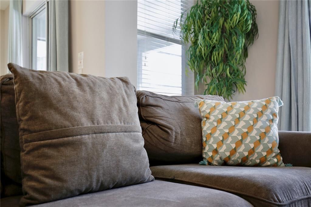 Active With Contract: $625,000 (6 beds, 5 baths, 3291 Square Feet)