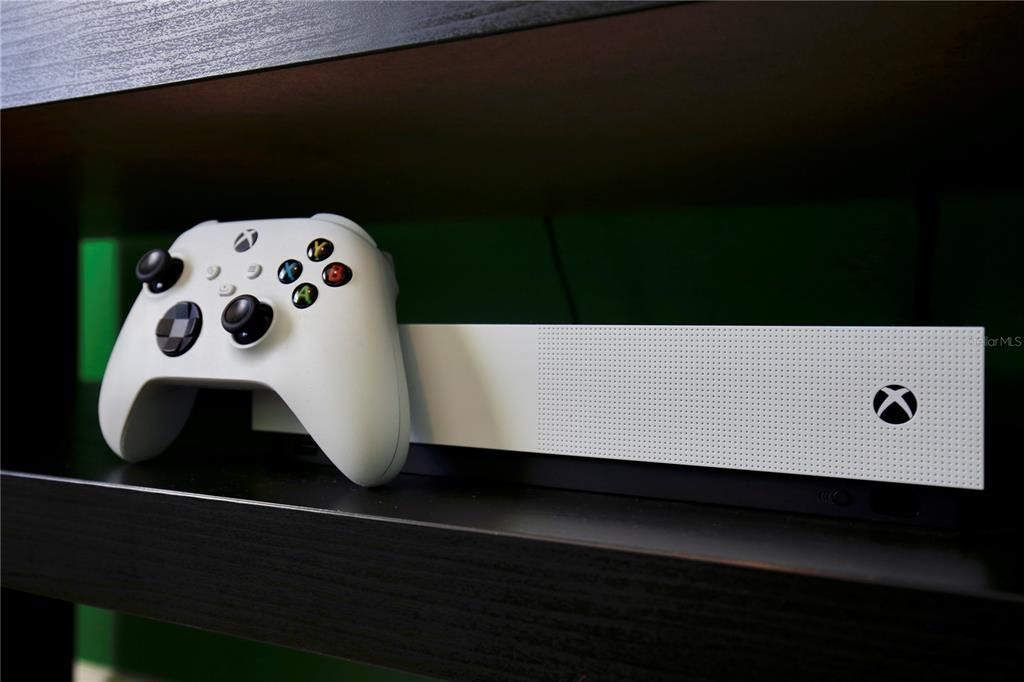 Active With Contract: $625,000 (6 beds, 5 baths, 3291 Square Feet)