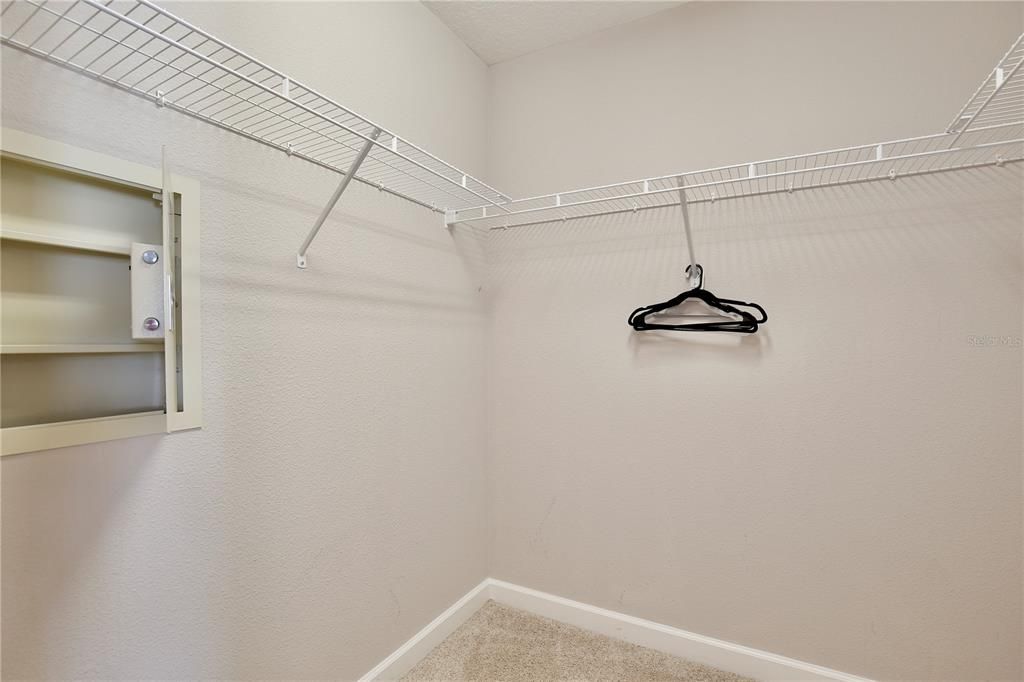 Active With Contract: $625,000 (6 beds, 5 baths, 3291 Square Feet)