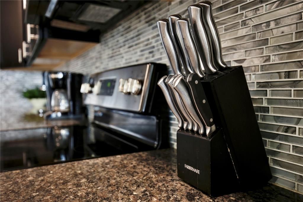 Active With Contract: $625,000 (6 beds, 5 baths, 3291 Square Feet)