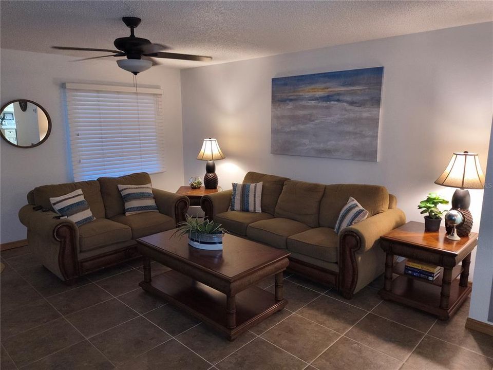 For Rent: $2,800 (2 beds, 2 baths, 1373 Square Feet)