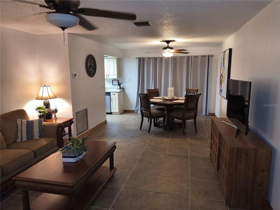 For Rent: $2,800 (2 beds, 2 baths, 1373 Square Feet)