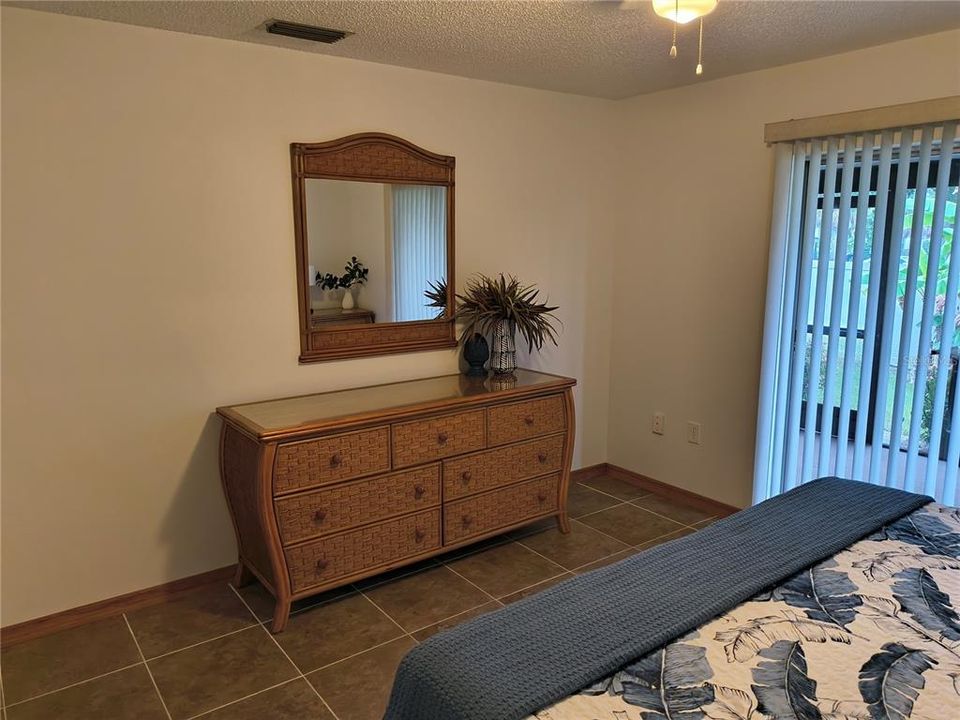 For Rent: $2,800 (2 beds, 2 baths, 1373 Square Feet)