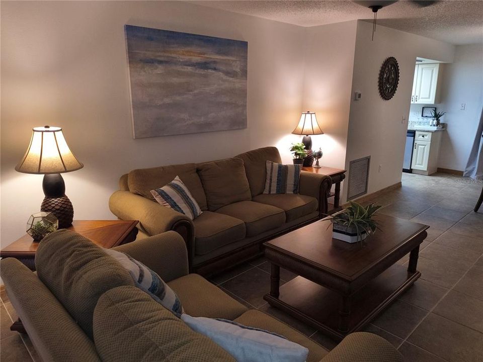 For Rent: $2,800 (2 beds, 2 baths, 1373 Square Feet)