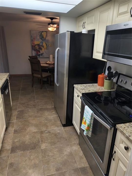 For Rent: $2,800 (2 beds, 2 baths, 1373 Square Feet)