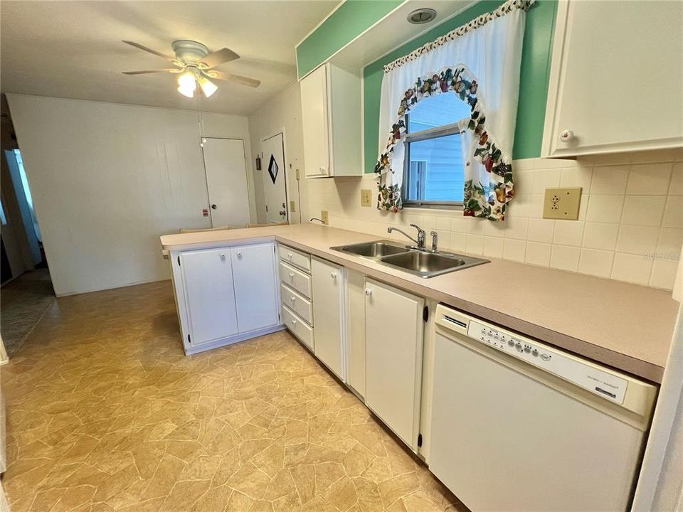For Sale: $114,000 (2 beds, 2 baths, 1152 Square Feet)