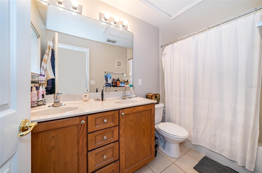 Active With Contract: $224,900 (2 beds, 2 baths, 1236 Square Feet)