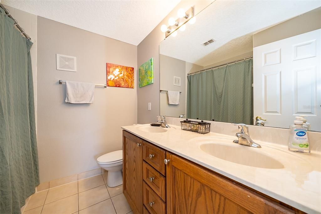Active With Contract: $224,900 (2 beds, 2 baths, 1236 Square Feet)