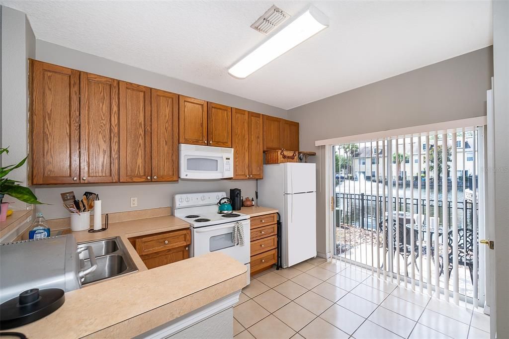 Active With Contract: $224,900 (2 beds, 2 baths, 1236 Square Feet)