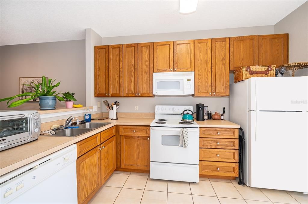 Active With Contract: $224,900 (2 beds, 2 baths, 1236 Square Feet)