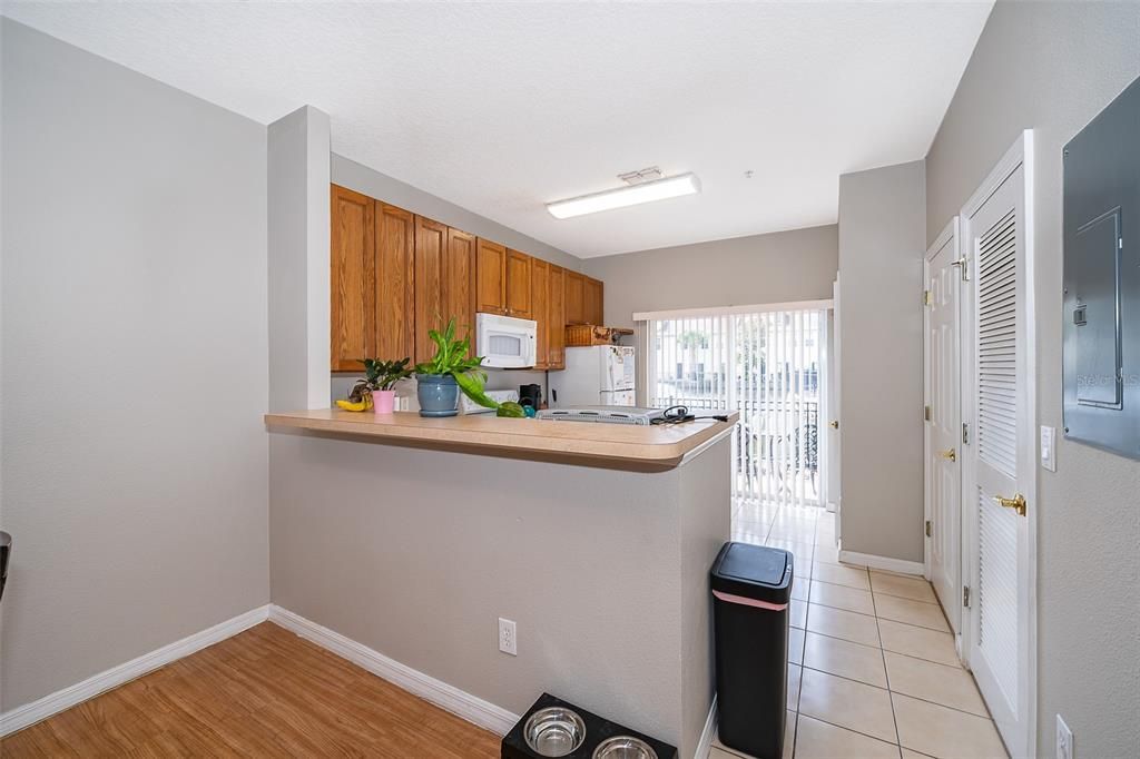 Active With Contract: $224,900 (2 beds, 2 baths, 1236 Square Feet)