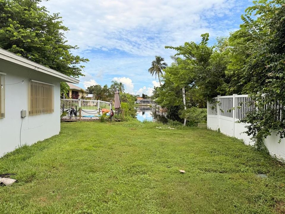 For Sale: $350,000 (2 beds, 2 baths, 1468 Square Feet)