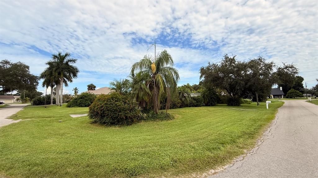 For Sale: $350,000 (2 beds, 2 baths, 1468 Square Feet)