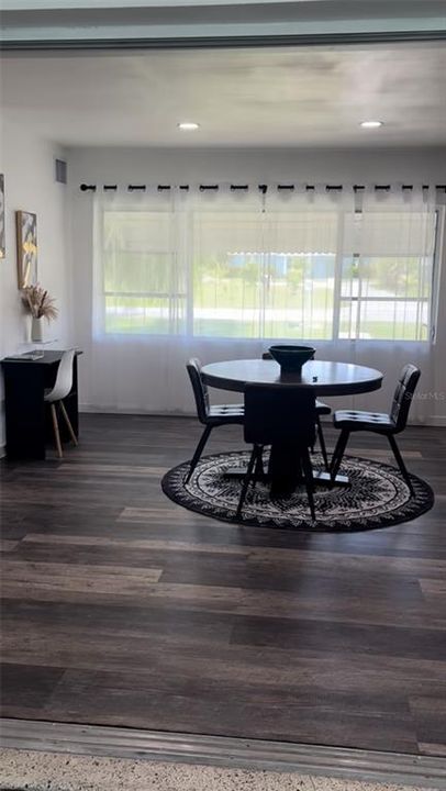 For Sale: $350,000 (2 beds, 2 baths, 1468 Square Feet)