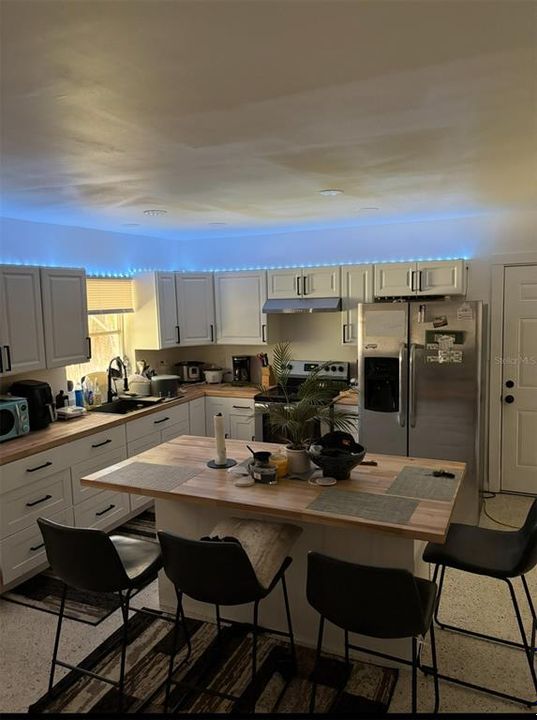 For Sale: $350,000 (2 beds, 2 baths, 1468 Square Feet)